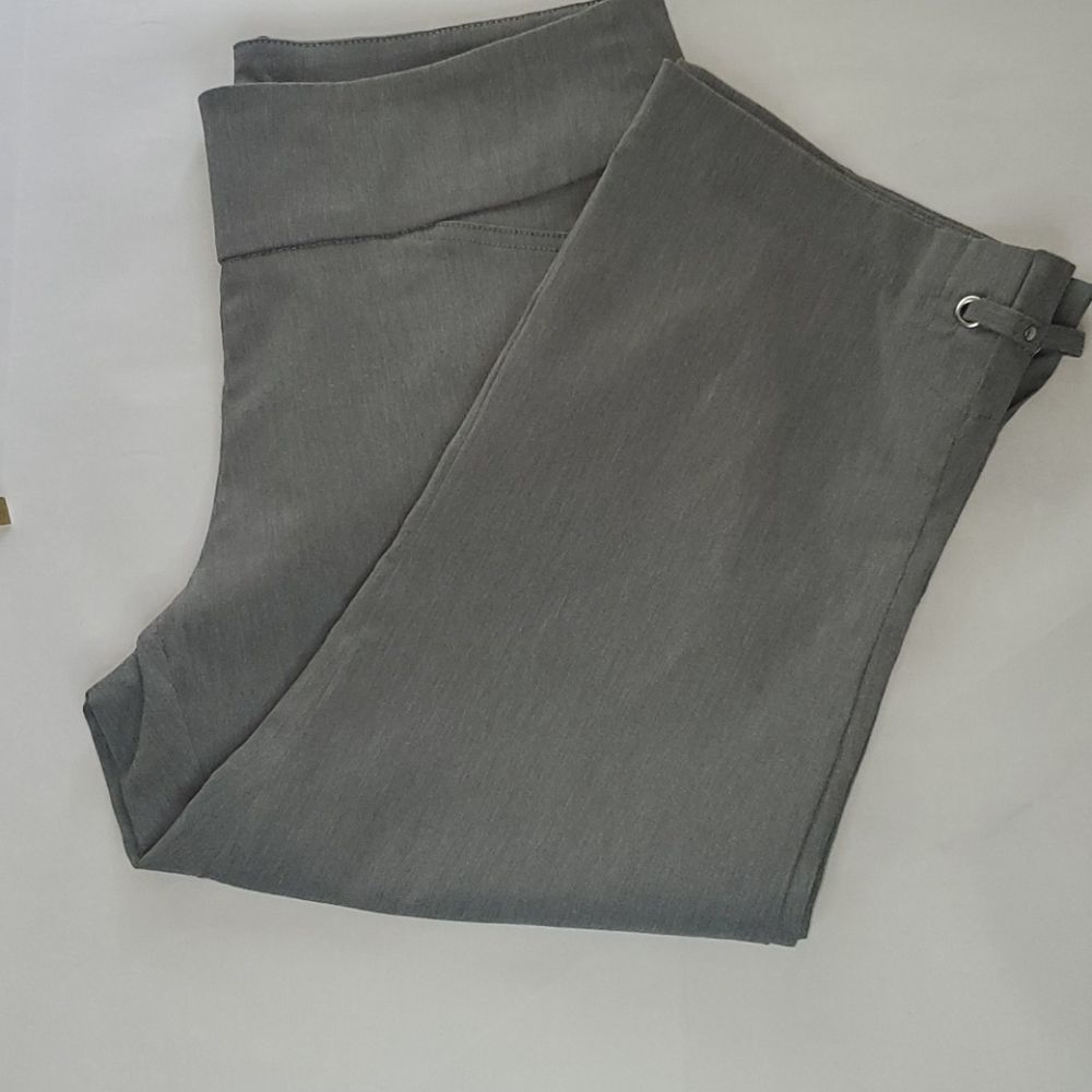 Ricki's Women's Capri's